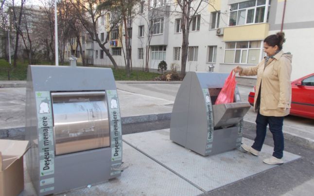 Containere de gunoi îngropate, în trei cartiere din Piteşti