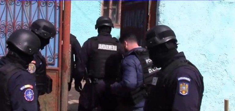 Percheziție în Pitești! Grup infracțional organizat, destructurat
