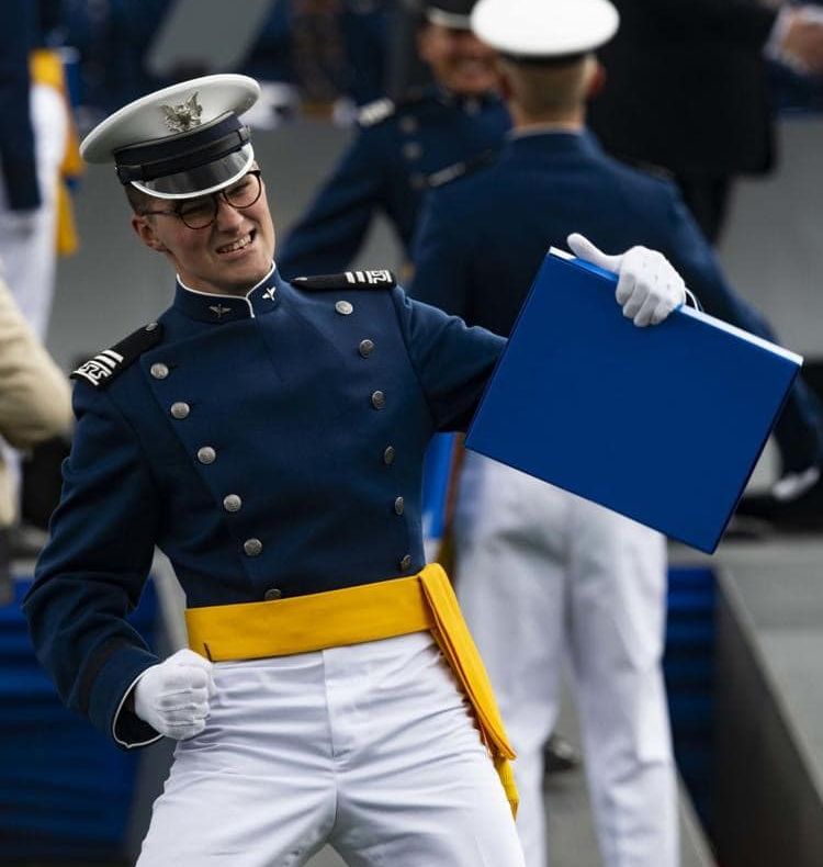 Video - Pilot piteștean felicitat de Trump! A absolvit Air Force Academy