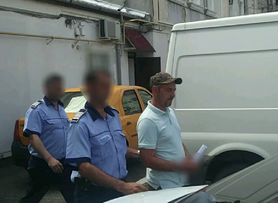 Revoltător! A bătut un bătrân de 92 de ani, aflat în scaun cu rotile!