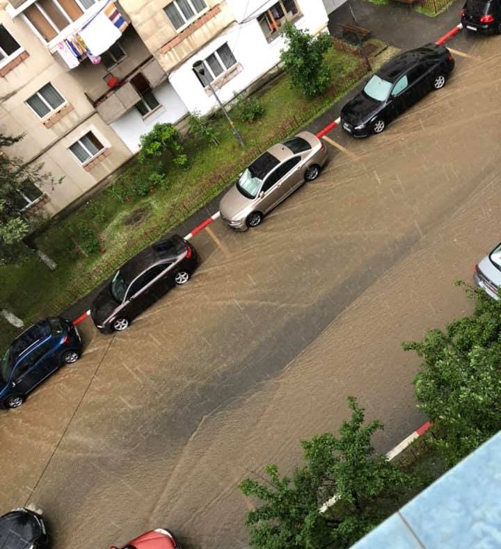 Acum! Inundații în Pitești și în alte localități!