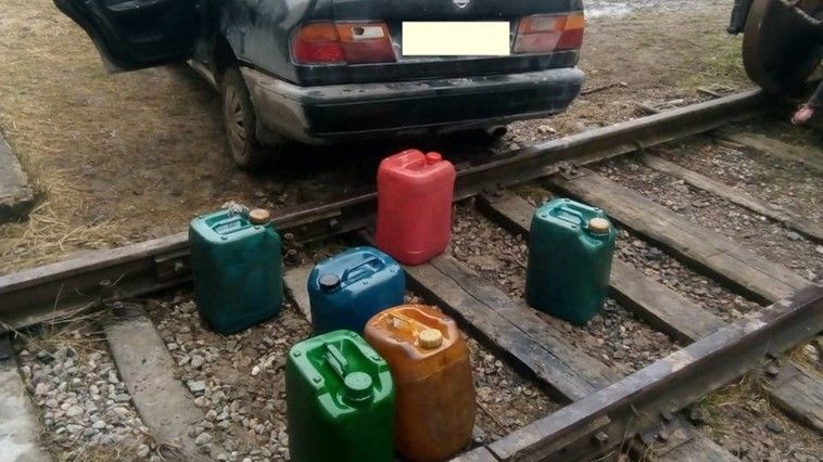 Șase persoane, reținute în dosarul furtului de motorină din locomotive