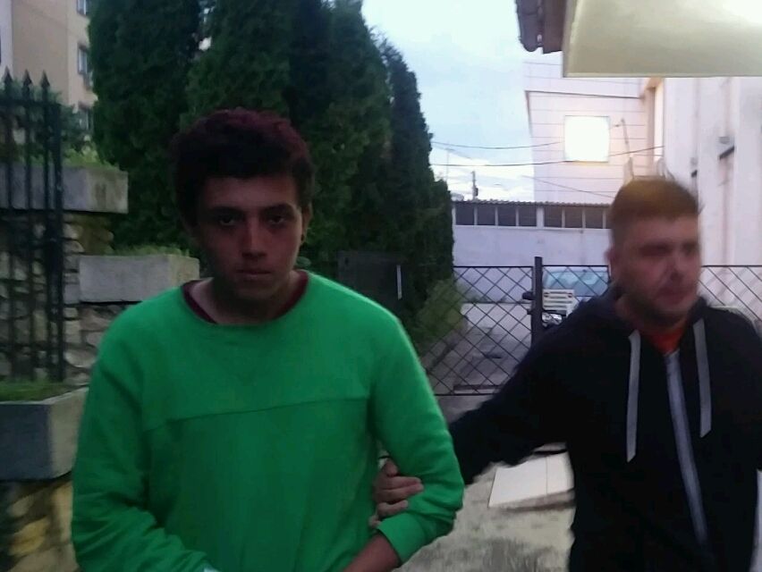 A încercat să o violeze în spatele blocului! Tânăr de 18 ani, reţinut