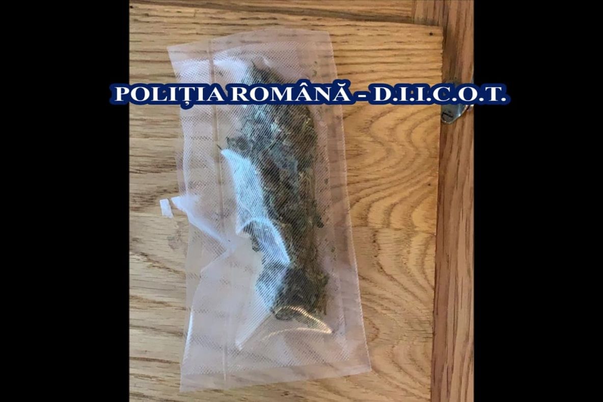 Un afacerist vindea droguri în bar, la Curtea de Argeş