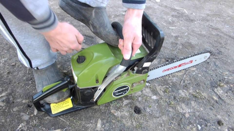 Scandal la Valea Mare Pravăț! A sărit cu drujba la unchiul său