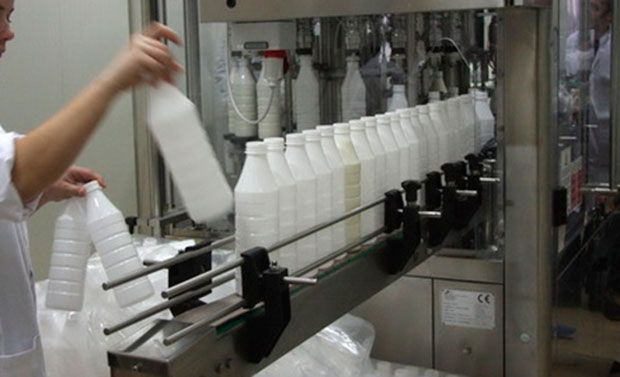 Operatorii din industria laptelui, controlați de ANPC. Nereguli grave în Argeș