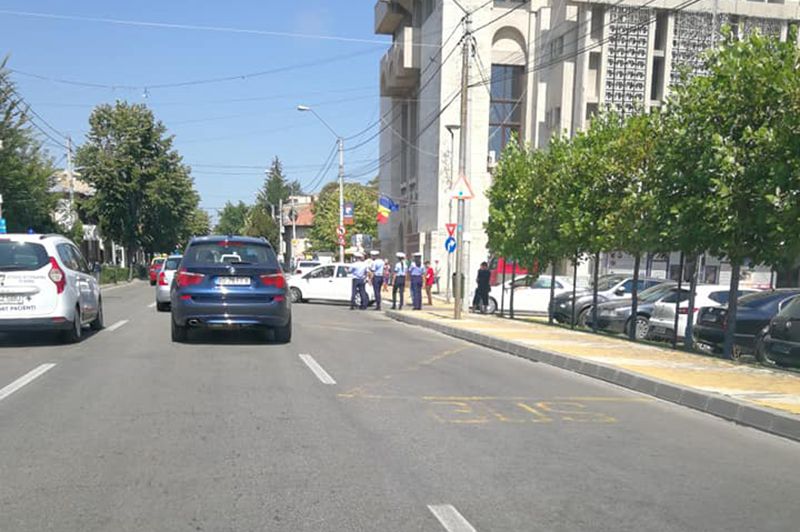 Minor lovit de mașină în timp ce traversa neregulamentar. La volan era șoferul primarului