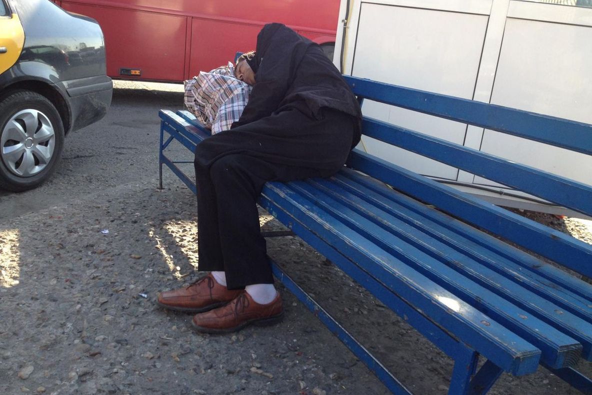 Aproape 80 de oameni ai străzii din Pitești, amprentați și fotografiați