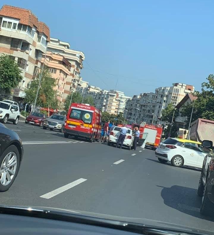 Şoferiţa rănită a refuzat transportul la spital după accident