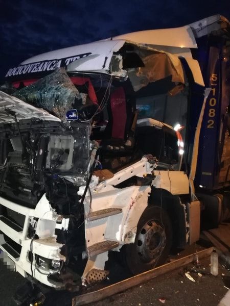 S-au lovit două TIR-uri, la Bascov, pe DN 7! Un şofer încarcerat