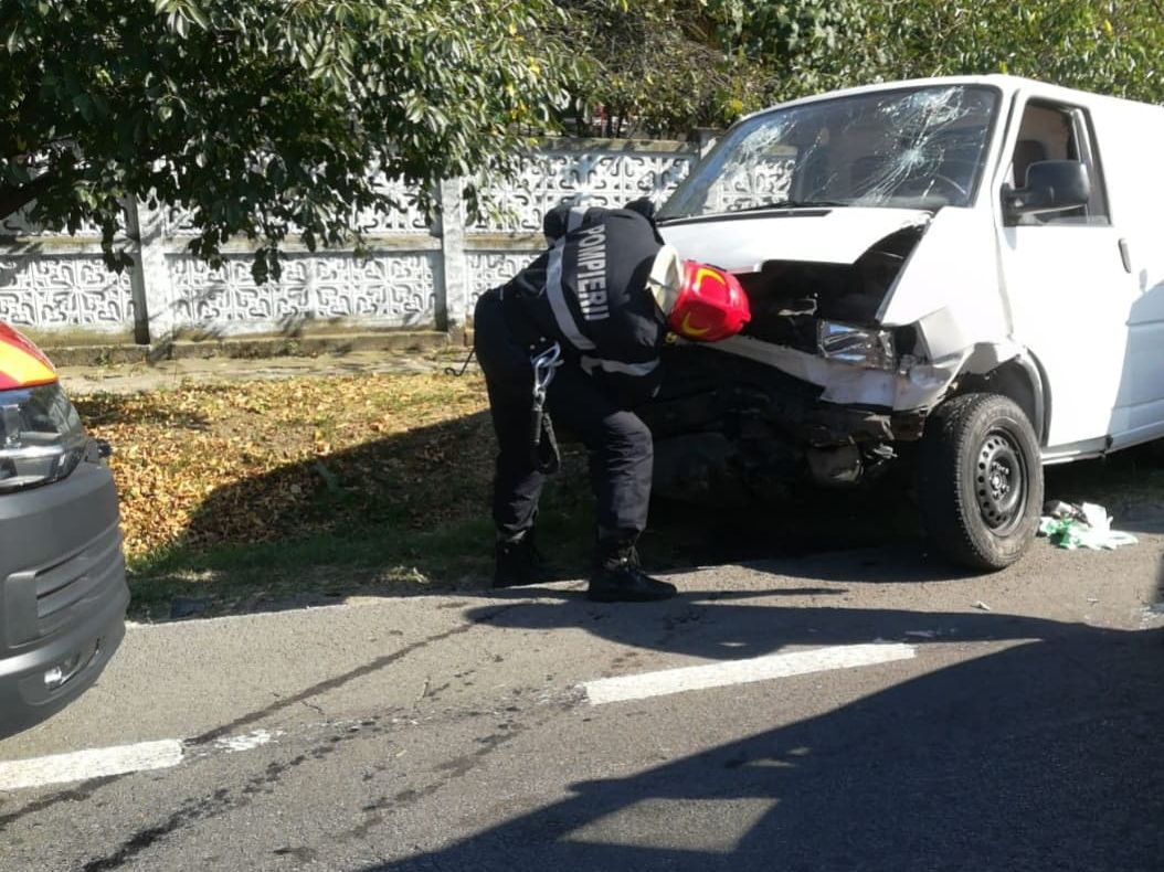Accident cu descarcerare la Lunca Corbului! Patru persoane rănite