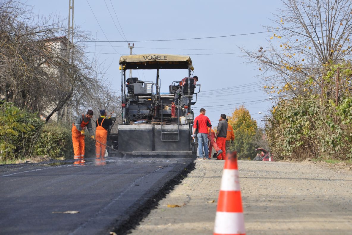 În atenţia şoferilor! Se efectuează lucrări pe mai multe străzi din Piteşti