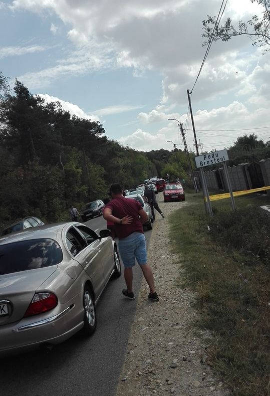 S-a aruncat din maşină după ce fusese luat la ocazie