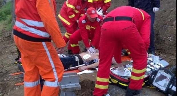 Tânăr înecat în timp ce-şi salva iubita, la ştrandul din Mioveni