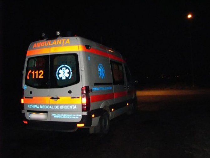 Înjunghiat în inimă de unchi! Nepotul este în stare gravă