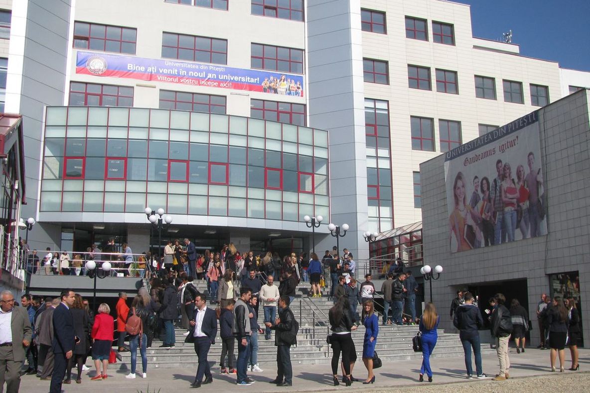 Se termină vacanța studenților. Marți începe noul an universitar