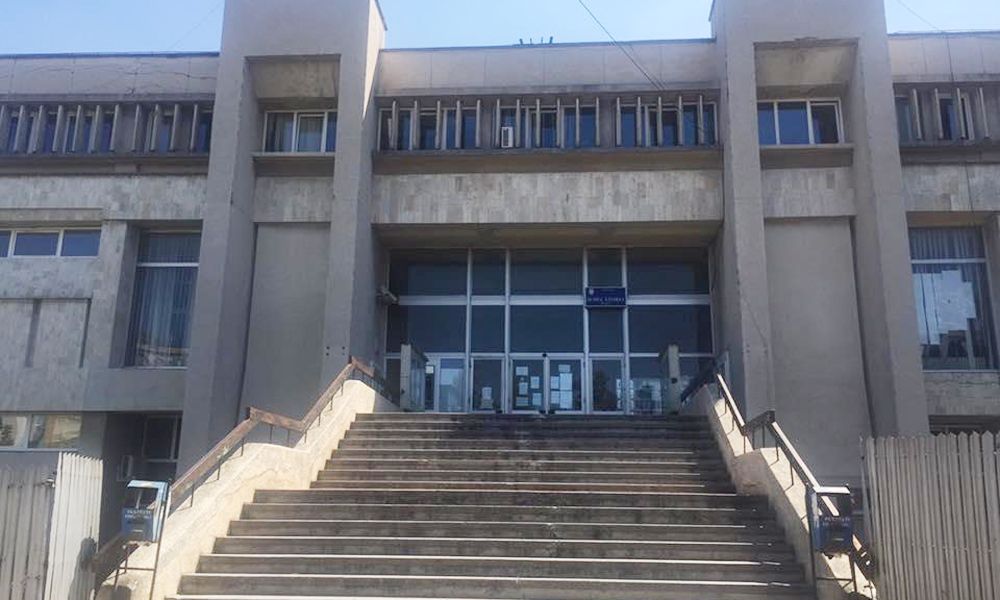 Focar de infecție în veceuri la Judecătoria Pitești!Ministerul nu dă bani