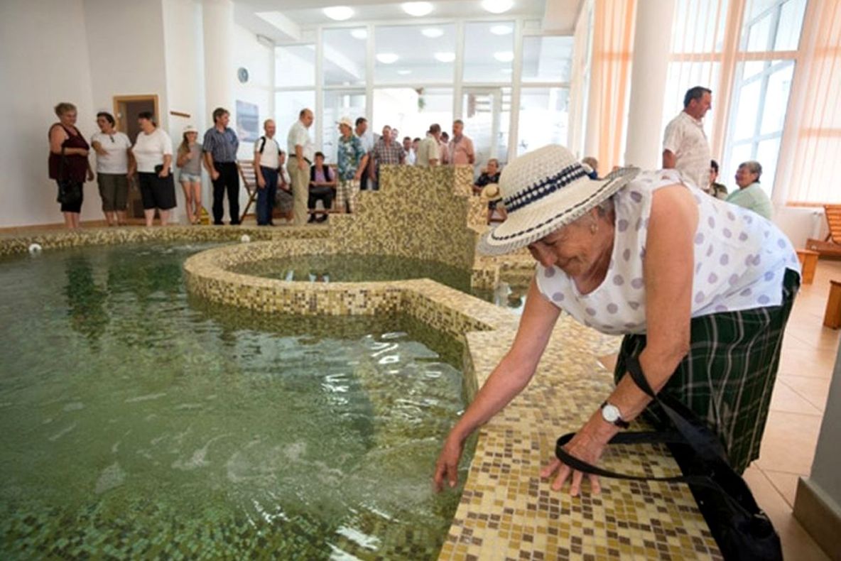 O nouă serie de pensionari pleacă la tratament. S-a afişat lista