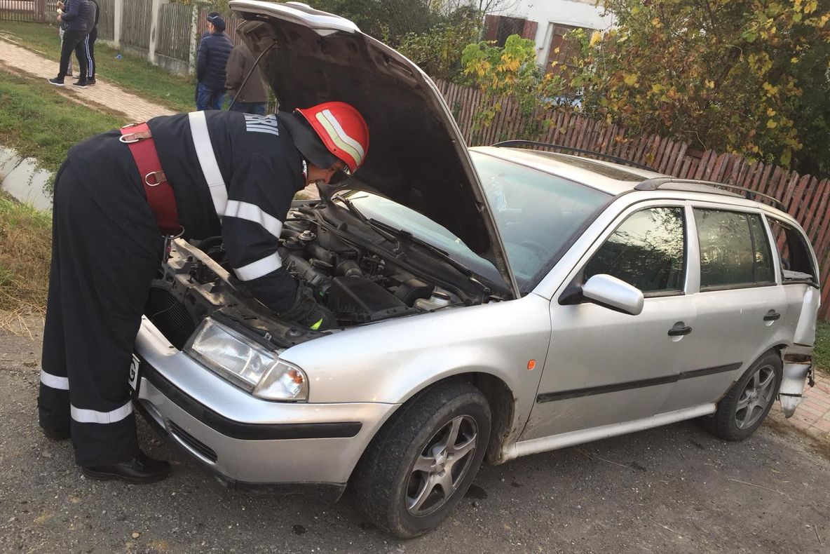 Șofer rănit la coloană într-un accident la Stâlpeni, pe DN 73