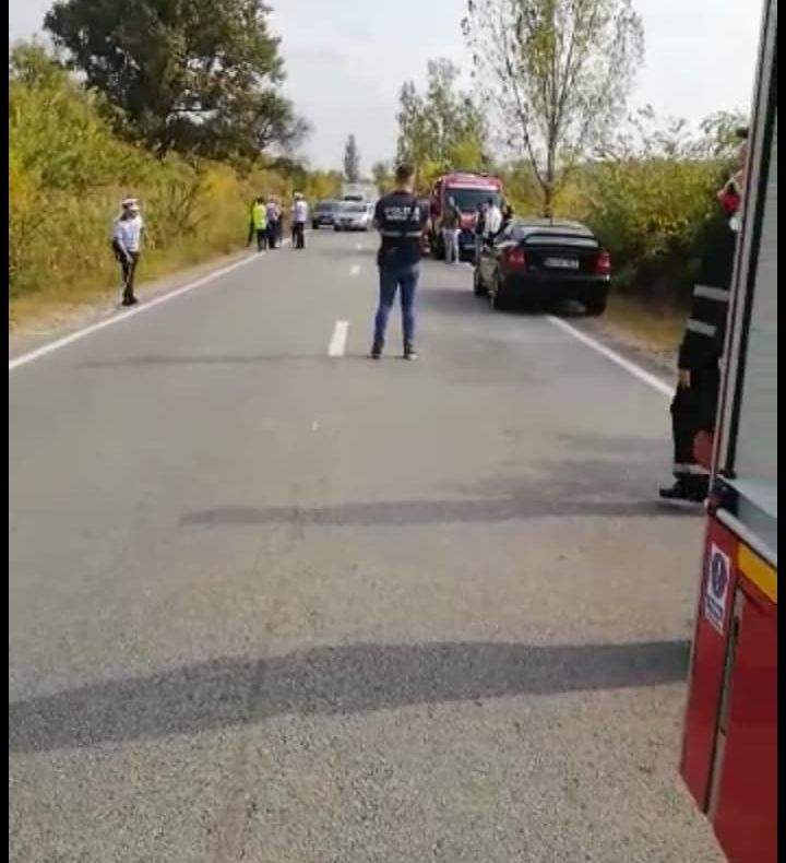 Accident mortal! Pietonul a rămas prins sub maşină