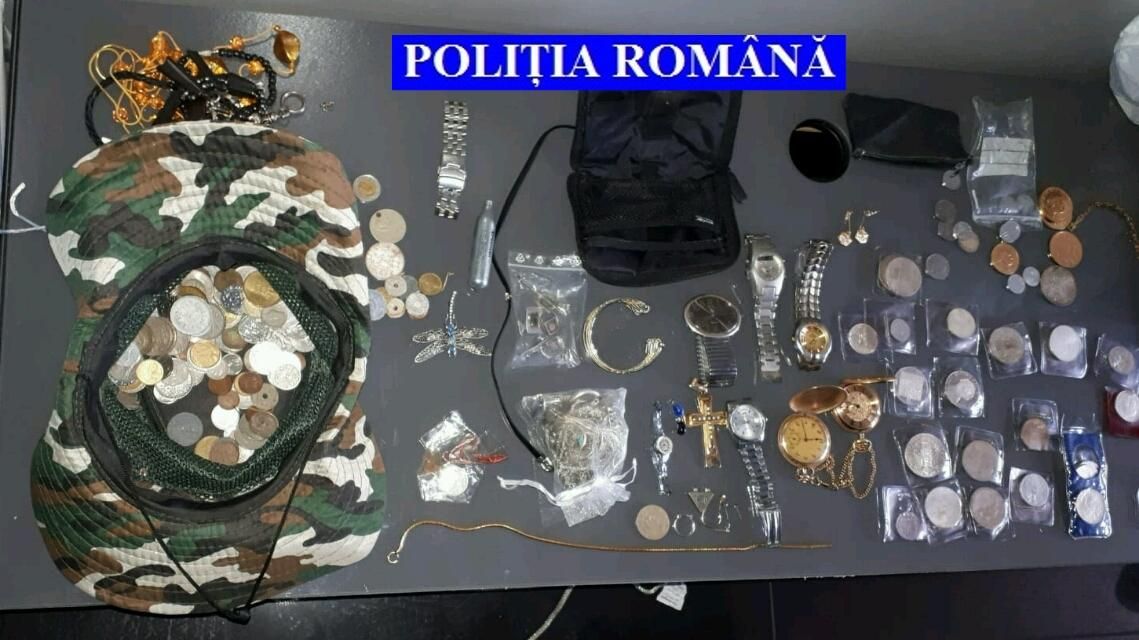 Şapte percheziţii la suspecţi de furturi şi proxenetism