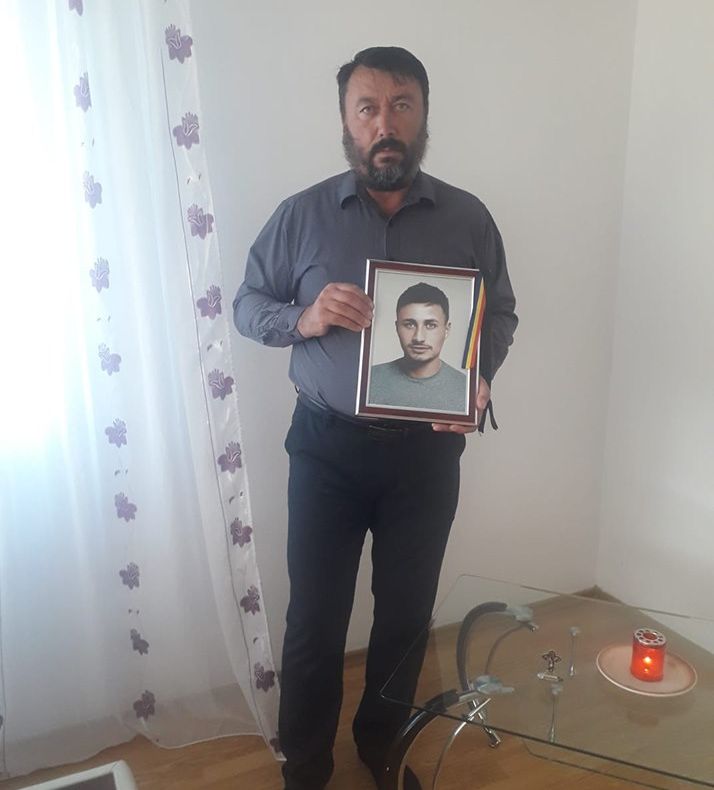Tatăl tânărului omorât în bătaie cu uluca își strigă durerea