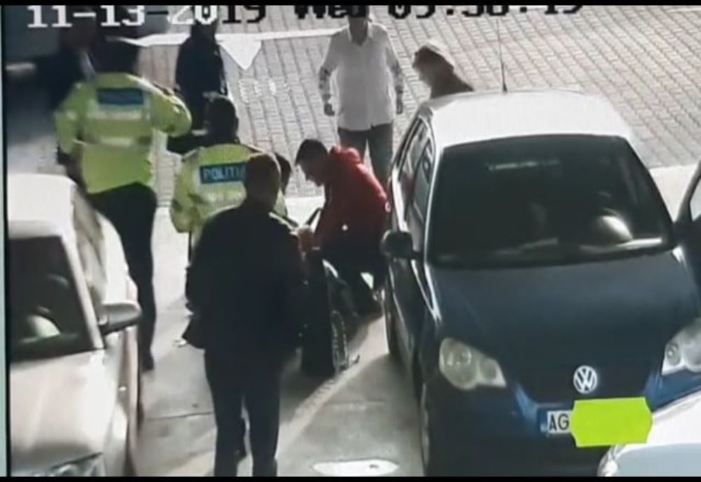 Video-Imagini surprinse în timp ce un polițist a salvat de la moarte un piteștean