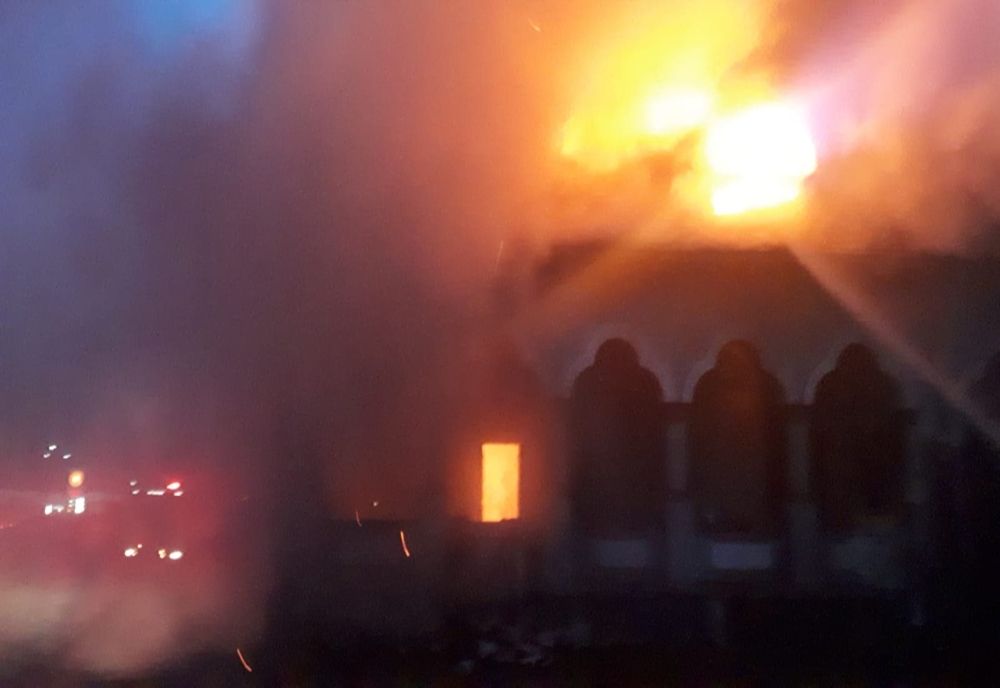 VIDEO-Incendiu devastator la o casă din comuna Drăganu