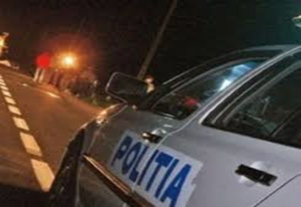 Un șofer beat a intrat cu mașina într-o autoutilitară parcată