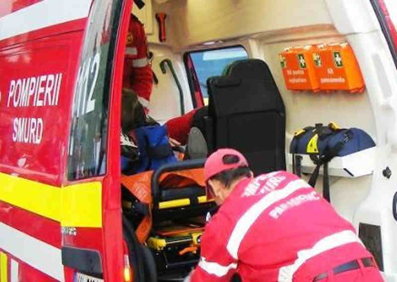 Incident la Poiana Lacului! Un tânăr și-a amputat degetele într-un utilaj