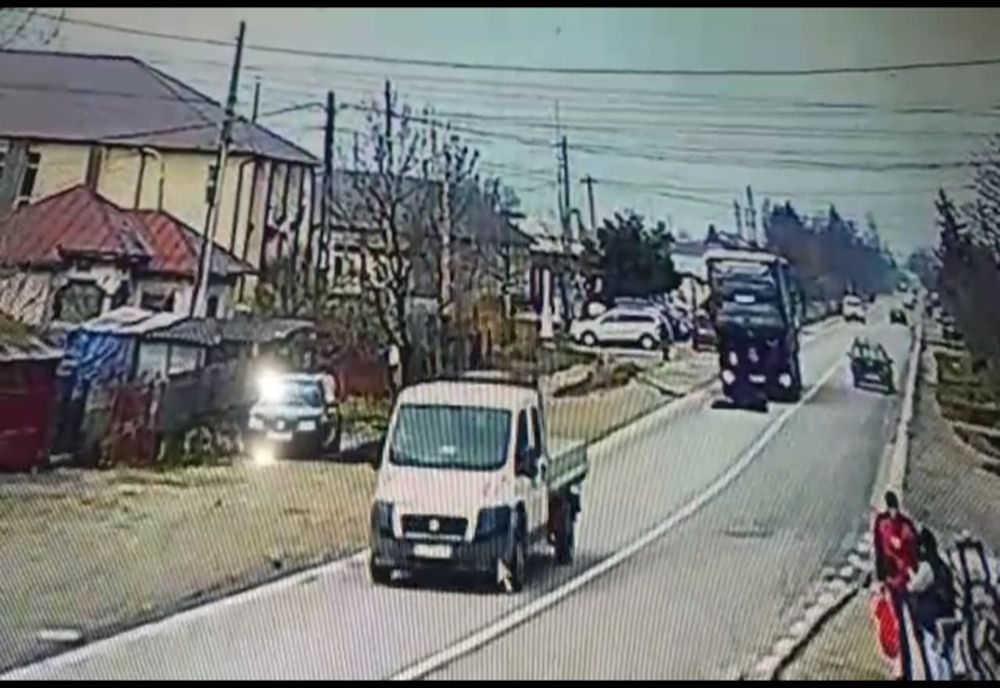Pieton lovit de TIR la Călineşti!