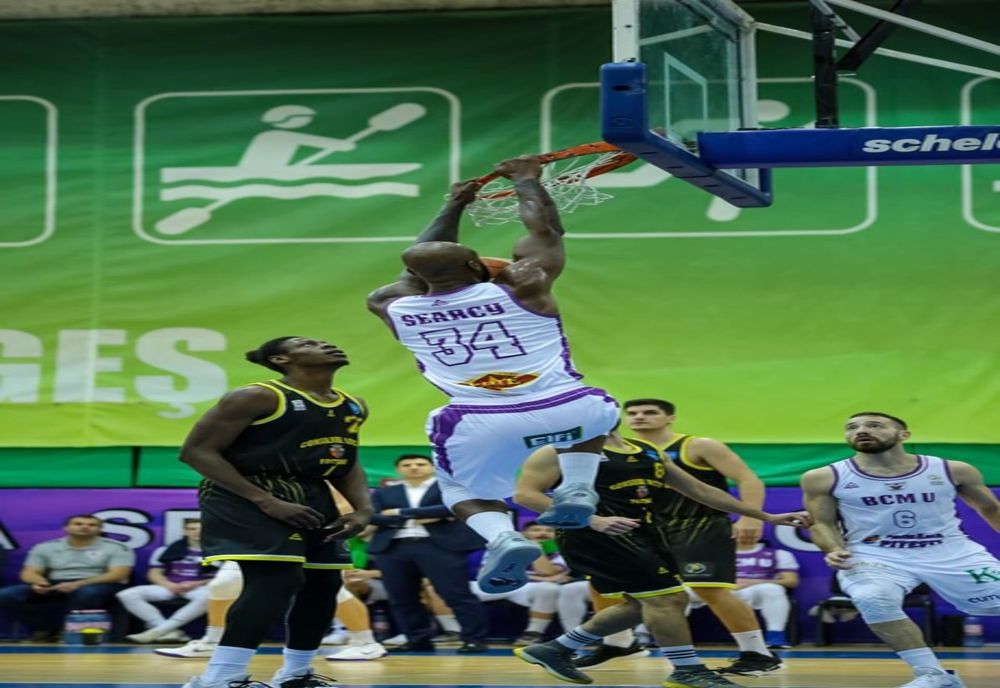 Baschetbaliştii BCM U Piteşti:  Fă o bucurie, adu o jucărie!