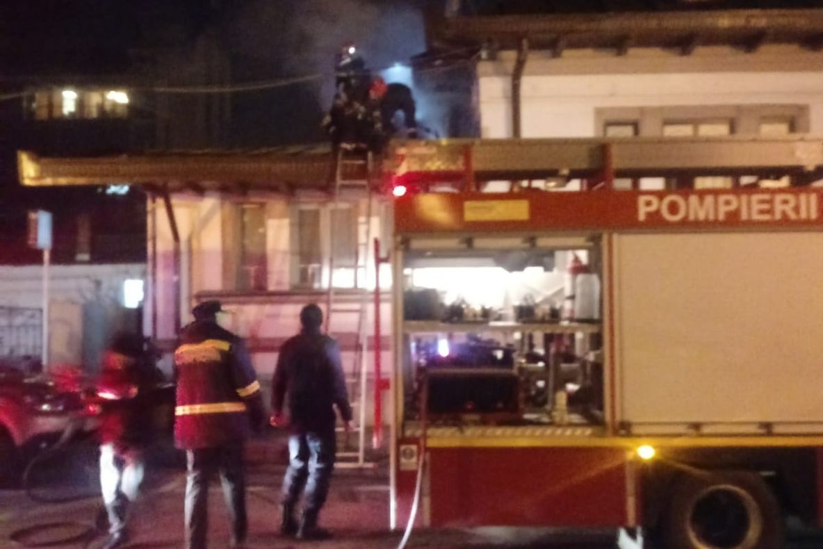 Video-Incendiu la un restaurant din centrul Piteștiului!