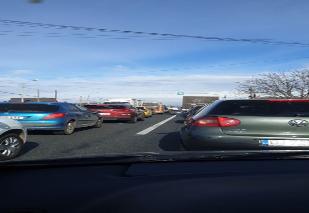 Accident cu două mașini și o motocicletă, pe DN 73!