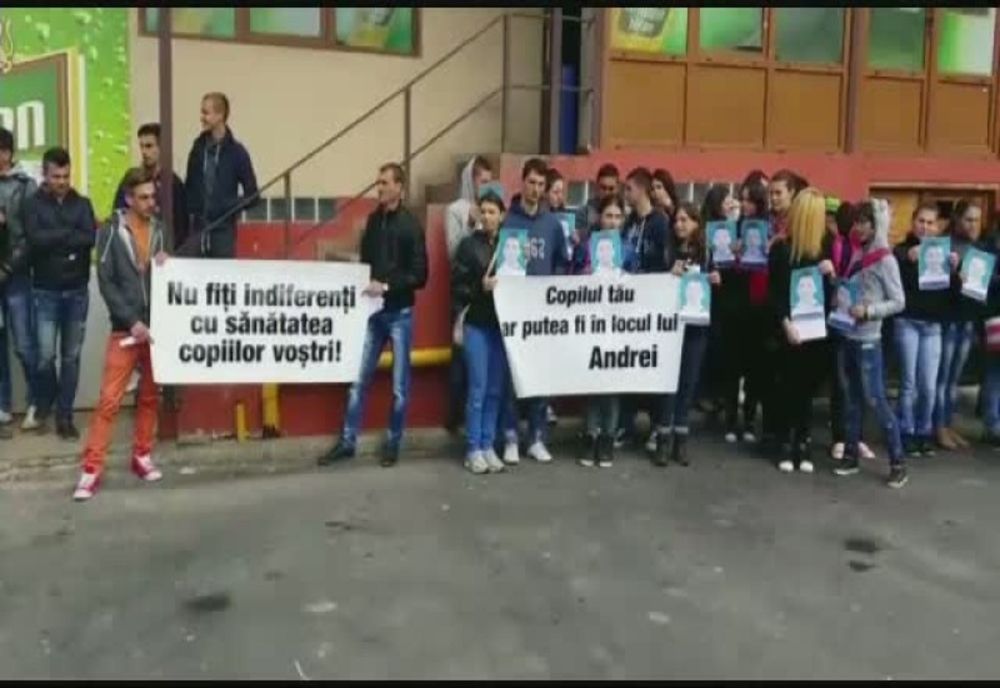 Medici trimiși în judecată pentru moartea unui copil