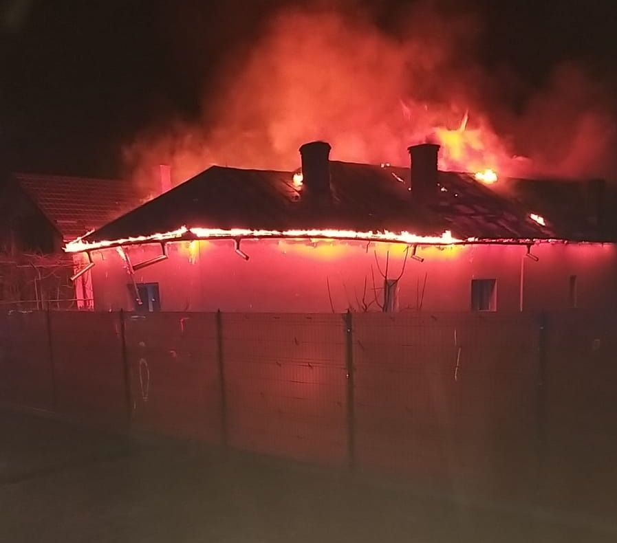 Video/Incendiu puternic la o casă din Căteasca!