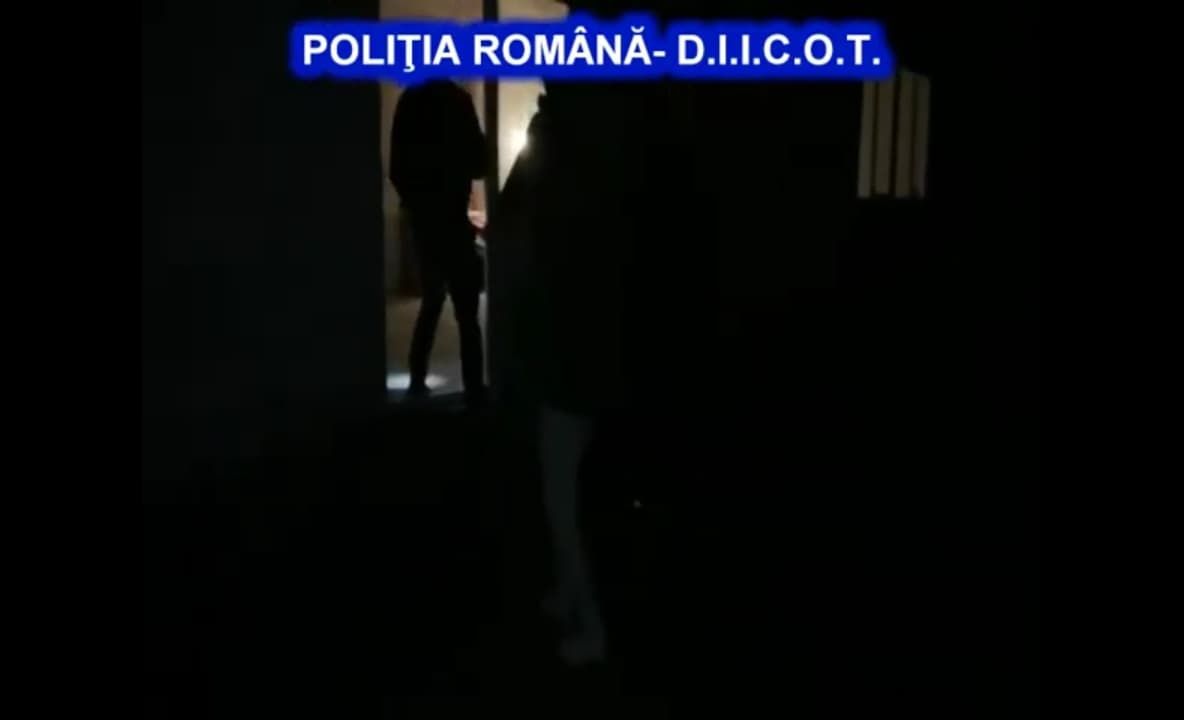 Percheziții DIICOT în Argeș și Caracal la o grupare care obliga fetele la prostituție