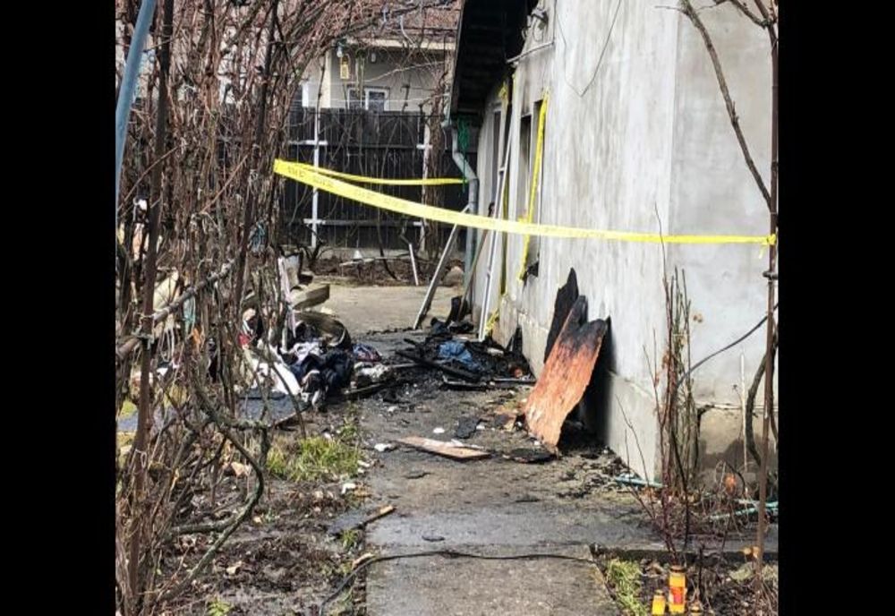 Femeie moartă în casă după ce locuința i-a luat foc!