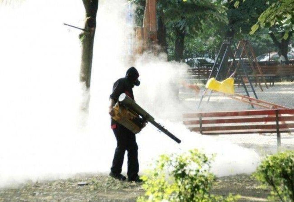 La Piteşti a început să fie dezinfectate locurile publice!