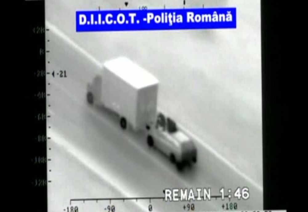 Percheziţii la hoţi care fură din TIR-uri aflate în mers!