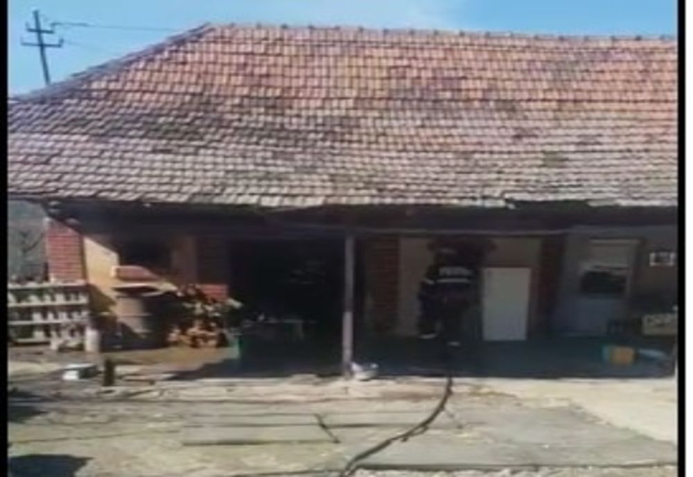 Bătrâna s-a ars în timp ce încerca butelia cu flacăra!