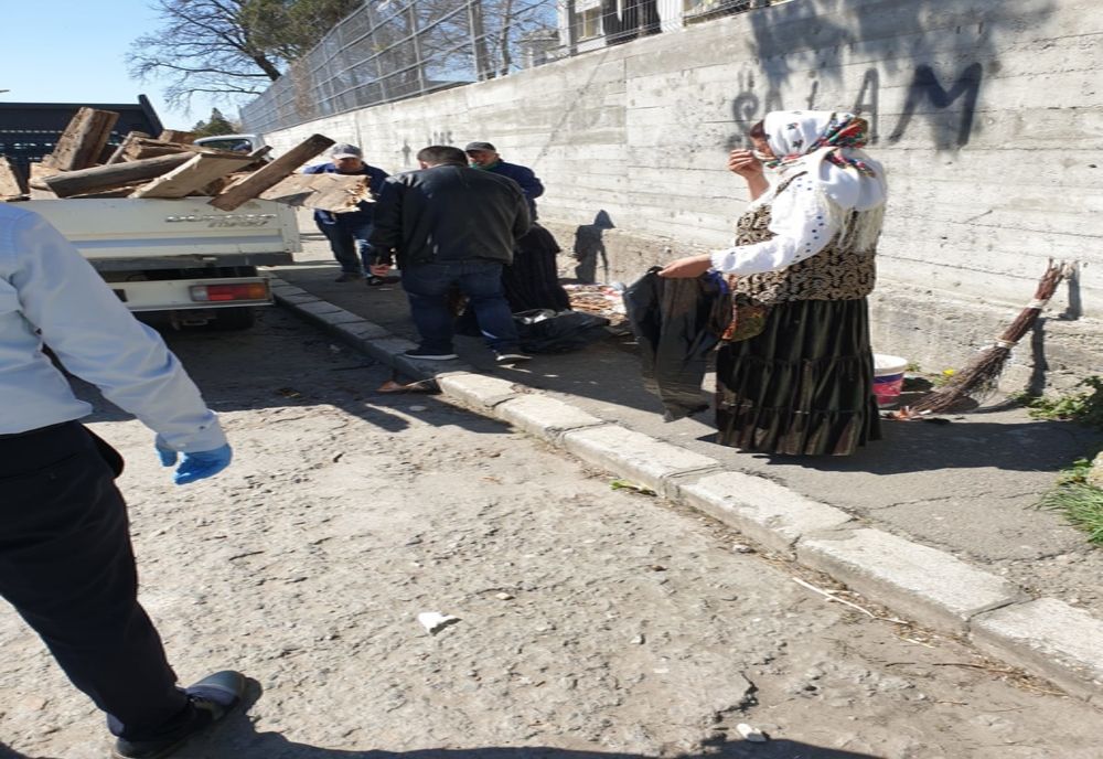 Țigăncile puse la mătură și amendate de jandarmii argeșeni!