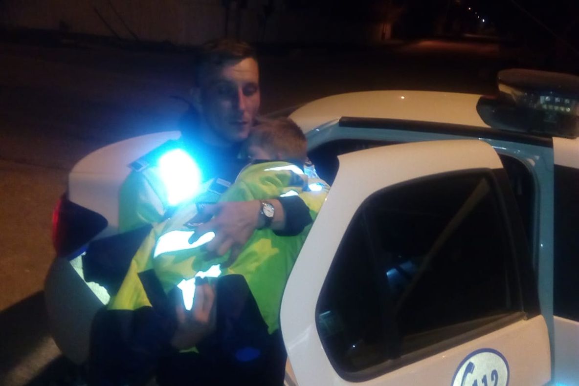 Copil de 2 ani și jumătate, salvat dintr-o râpă