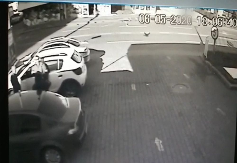 Mandate de arestare în lipsă după ce au răpit o adolescentă!