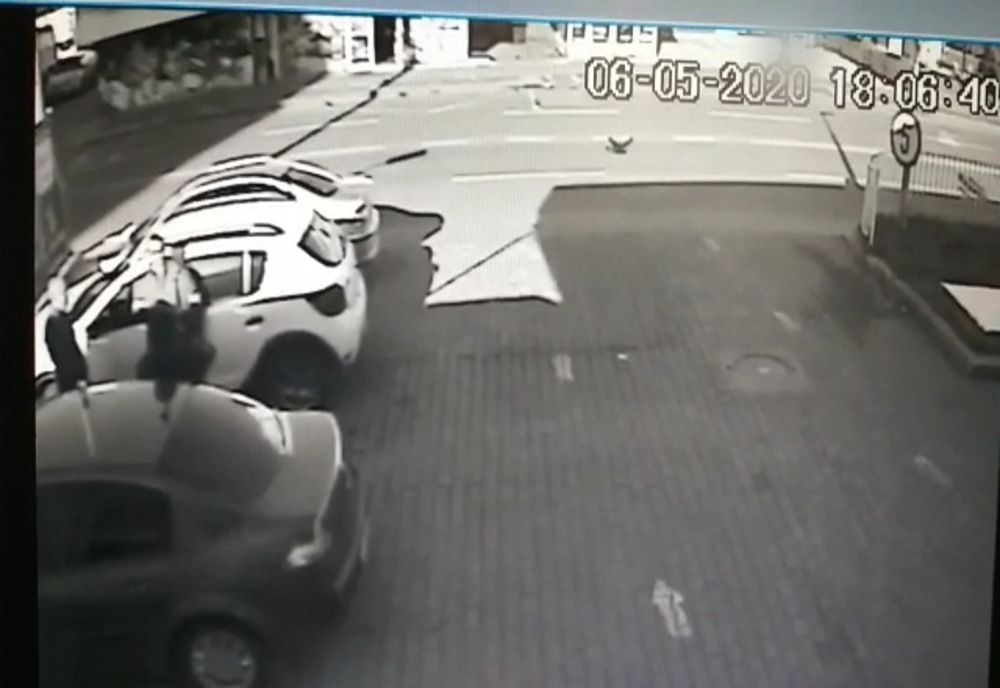 Video-Filmul răpirii adolescentei din Piteşti!