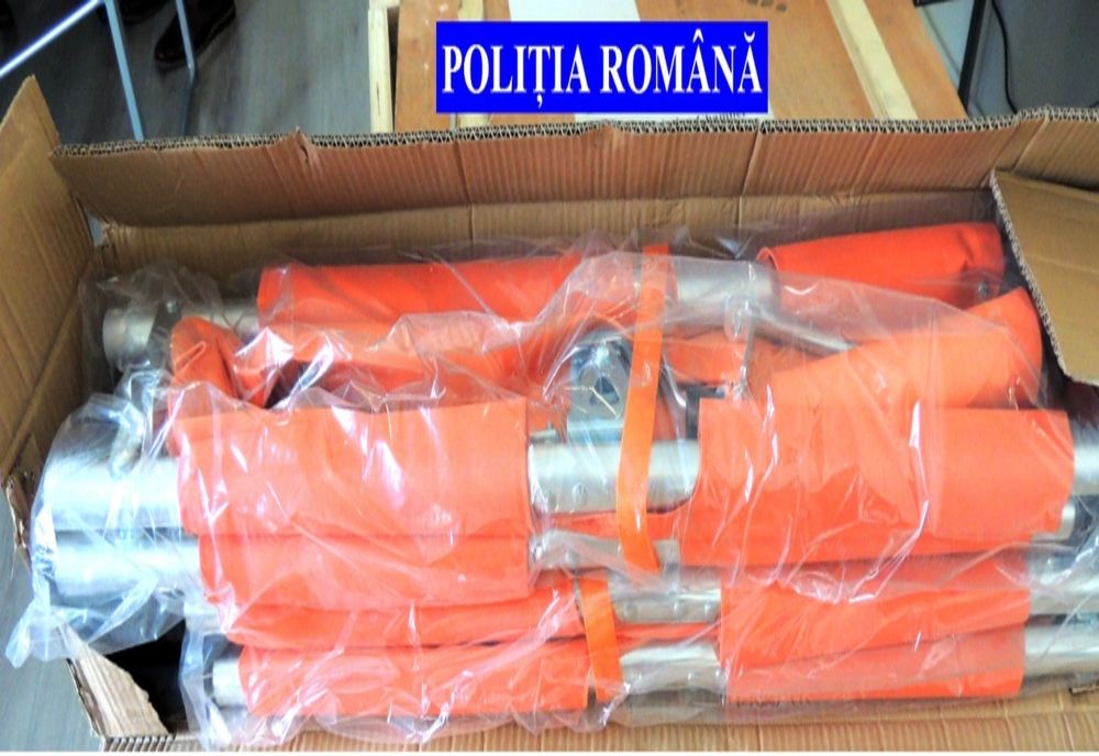 Percheziţii la o societate care a importat izolete!