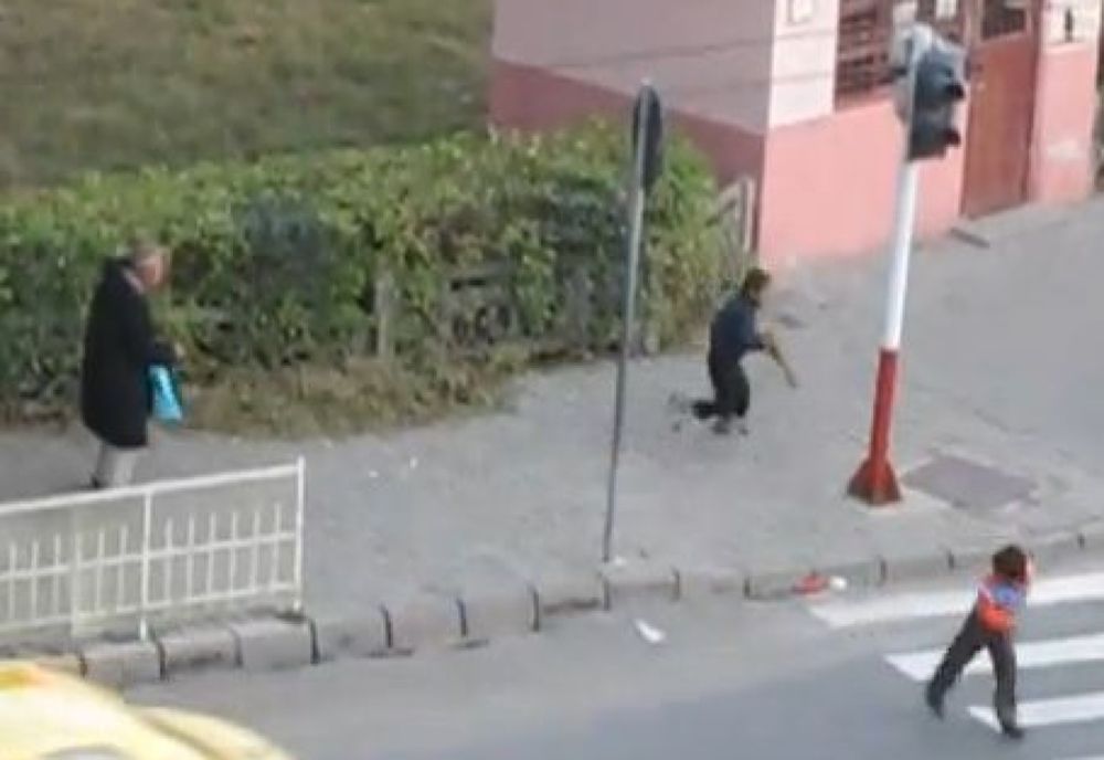 O gașcă de minori prădau trecătorii în Câmpulung!