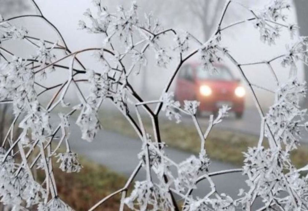 Atentie cum circulati! Ceata reduce vizibilitatea in trafic