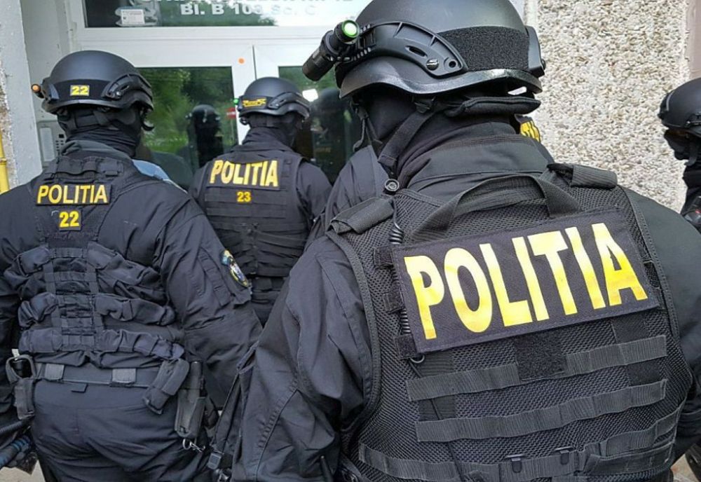 Poliţiştii clujeni au efectuat percheziţii în Bucureşti, Râmnicu Vâlcea şi Argeş! Doi tineri care închiriau fictiv cabane de vacanţă au fost reţinuţi