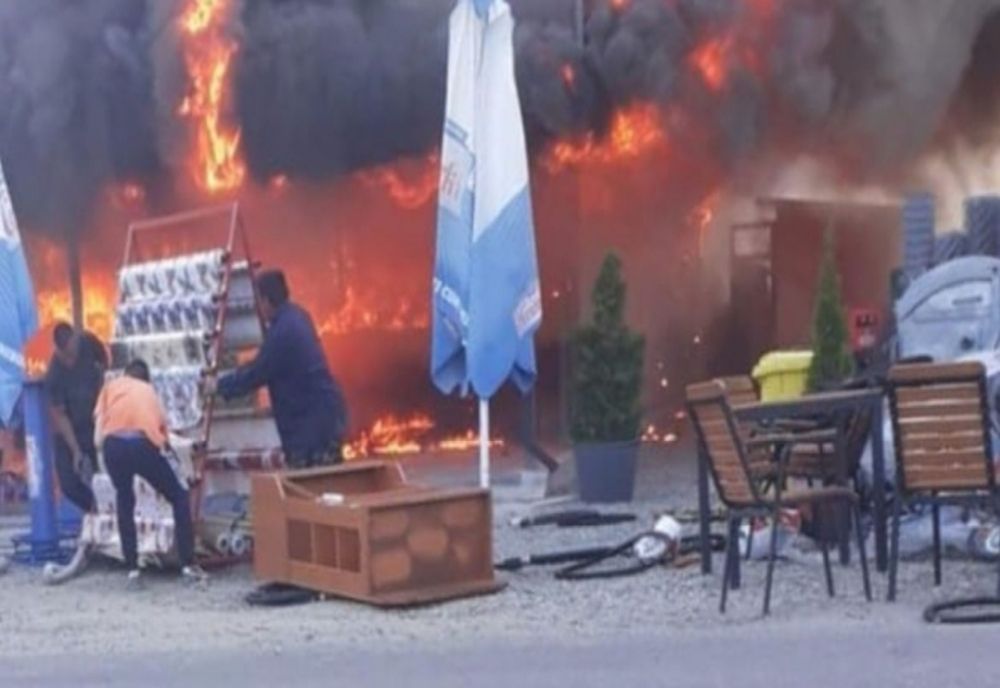 Incendiu la un magazin din Argeş